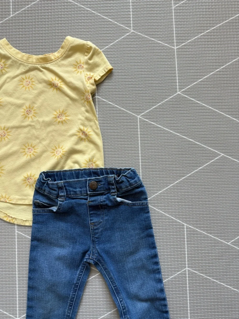 Garanimals|Baby girl/toddler summer set,Yellow Sun Print Tee & Jeans•••size 2T